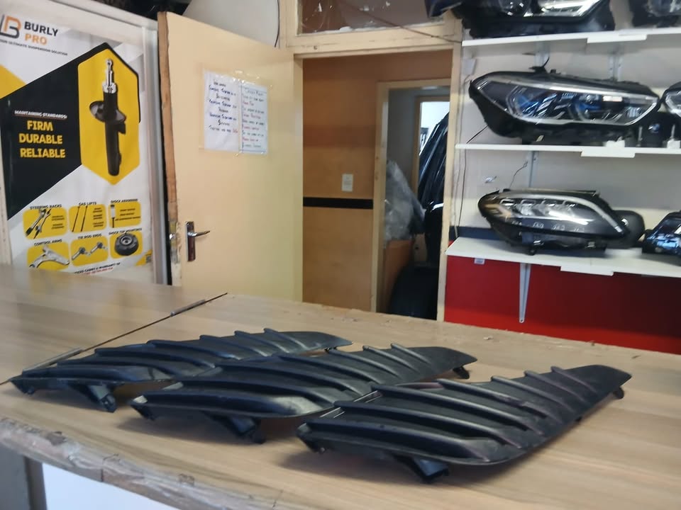 2019 TOYOTA YARIS FOGLIGHT COVER LEFTSIDE - Private Seller 2019 TOYOTA YARIS FOGLIGHT COVER LEFTSIDE - Private Seller