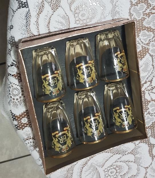 Small Glass set – ER logo (Royal logo) Small Glass set – ER logo (Royal logo)