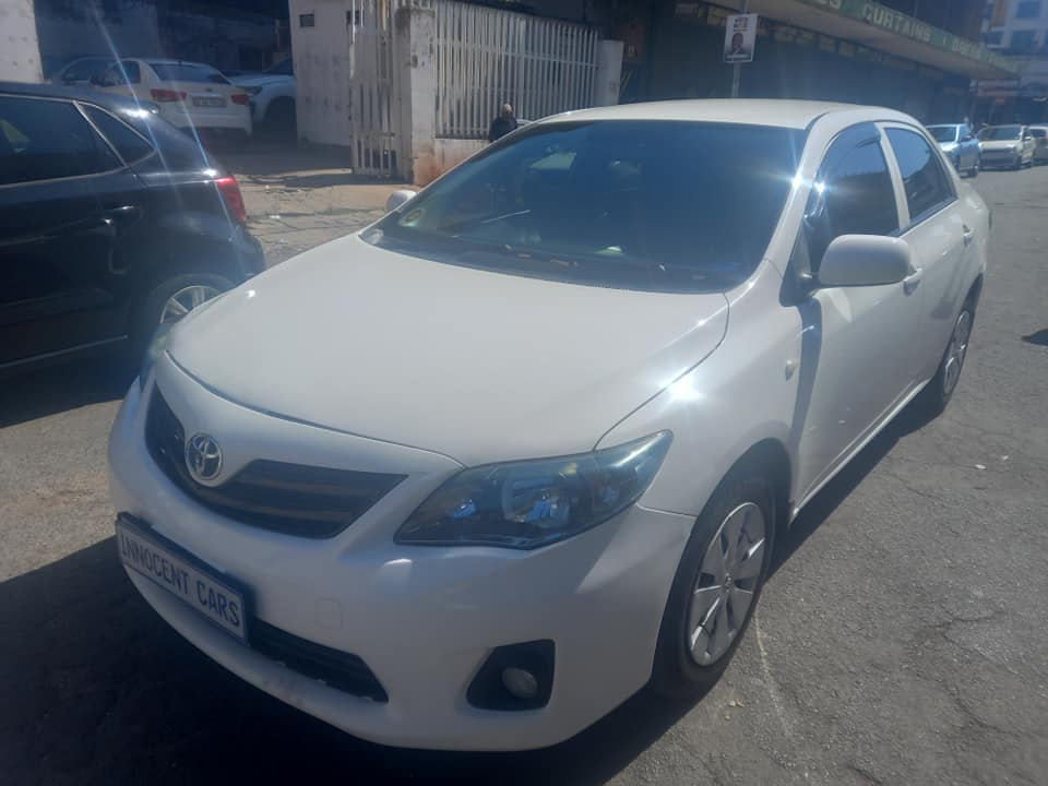 2018 TOYOTA COROLLA QUEST SEDAN 1.6 PETROL, MANUAL TRANSMISSION, WHITE COLOUR, 67000KM