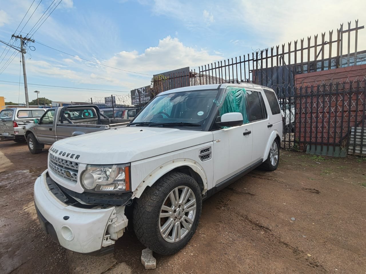 Stripping for spares – Land Rover Discovery 4 3.0 SDV6 Diesel Automatic 2013