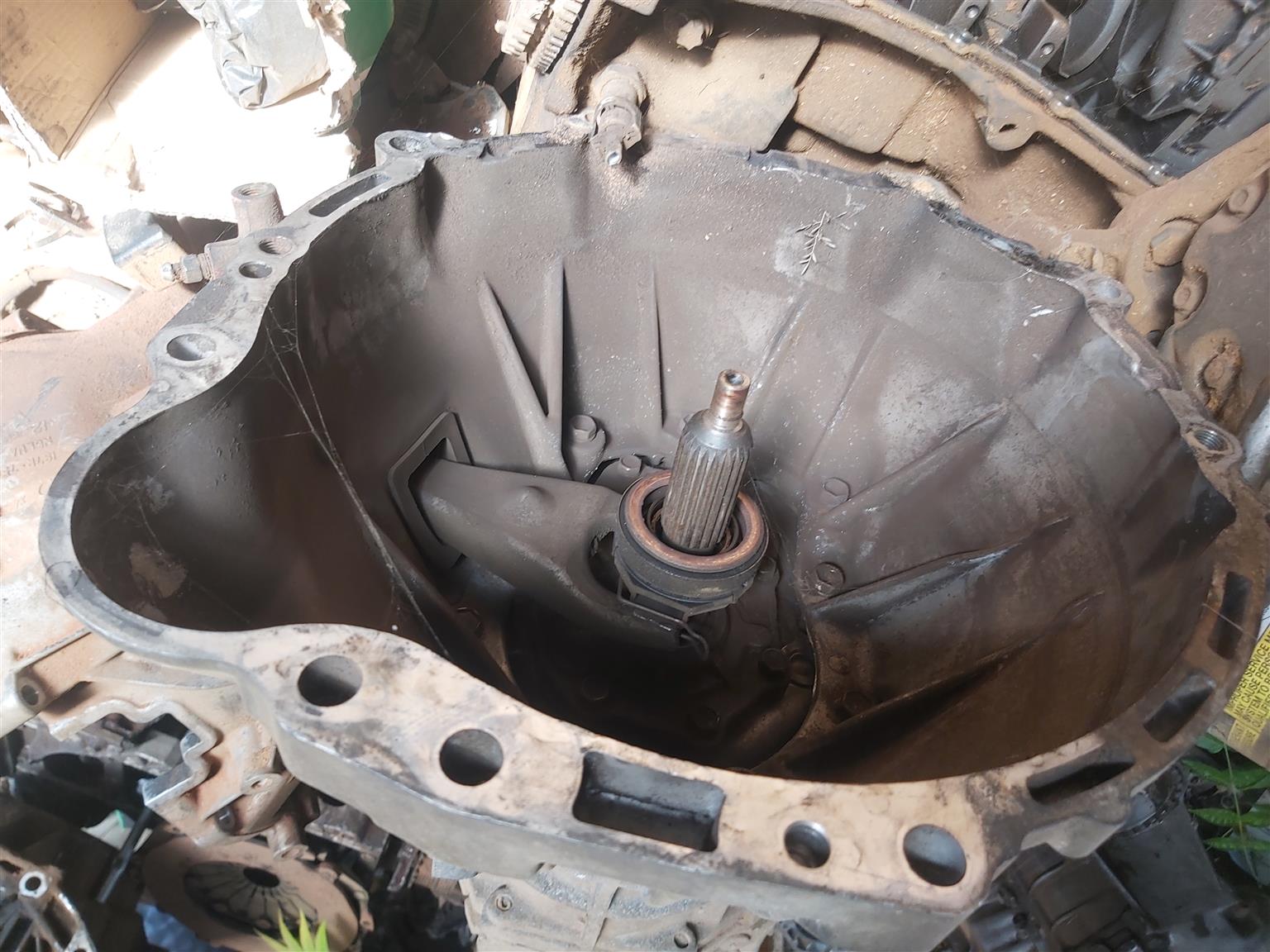 Toyota hilux bakkie 2.4 gearbox - Private Seller Toyota hilux bakkie 2.4 gearbox - Private Seller
