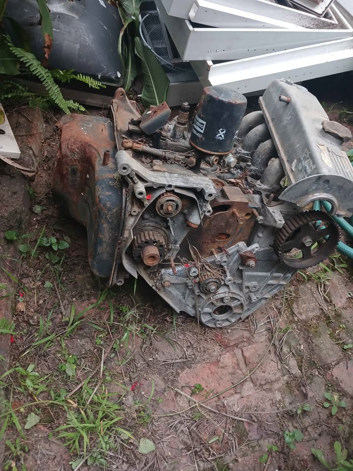 Hyundai H100 engine to strip for sale - Private Seller Hyundai H100 engine to strip for sale - Private Seller