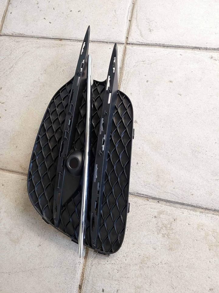 MERCEDES BENZ W447 V CLASS FRONT BUMPER FOGLIGHT GRILL COVER FOR SALE 063*109*8552