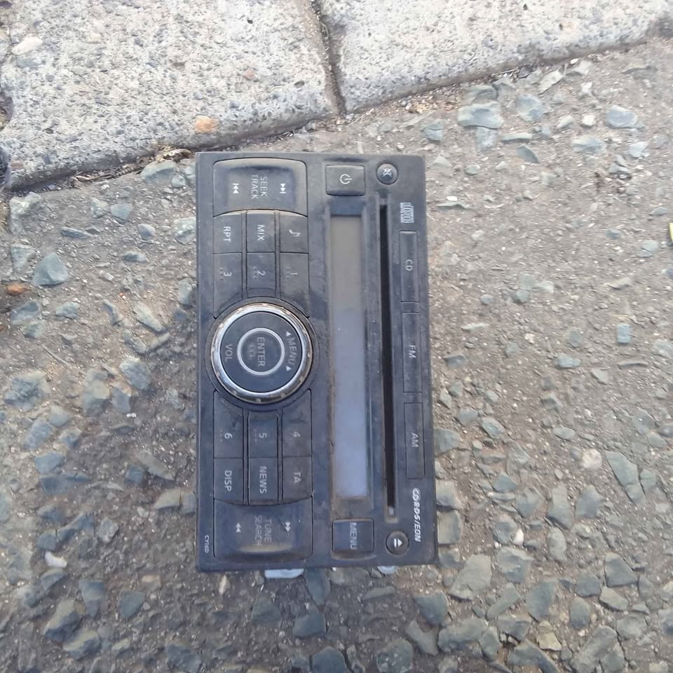 Nissan Quashqi OEM Radio - Private Seller