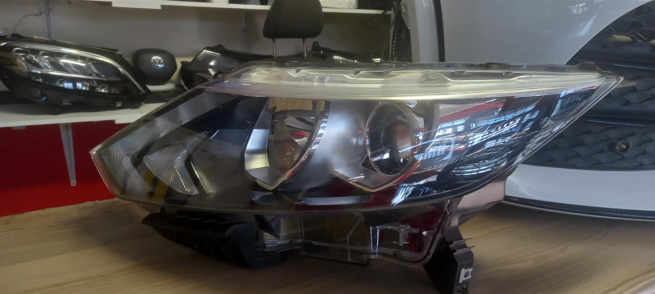 2019 NISSAN QASHQAI RIGHT AND LEFT HEADLIGHTS FOR SALE - Private Seller 2019 NISSAN QASHQAI RIGHT AND LEFT HEADLIGHTS FOR SALE - Private Seller