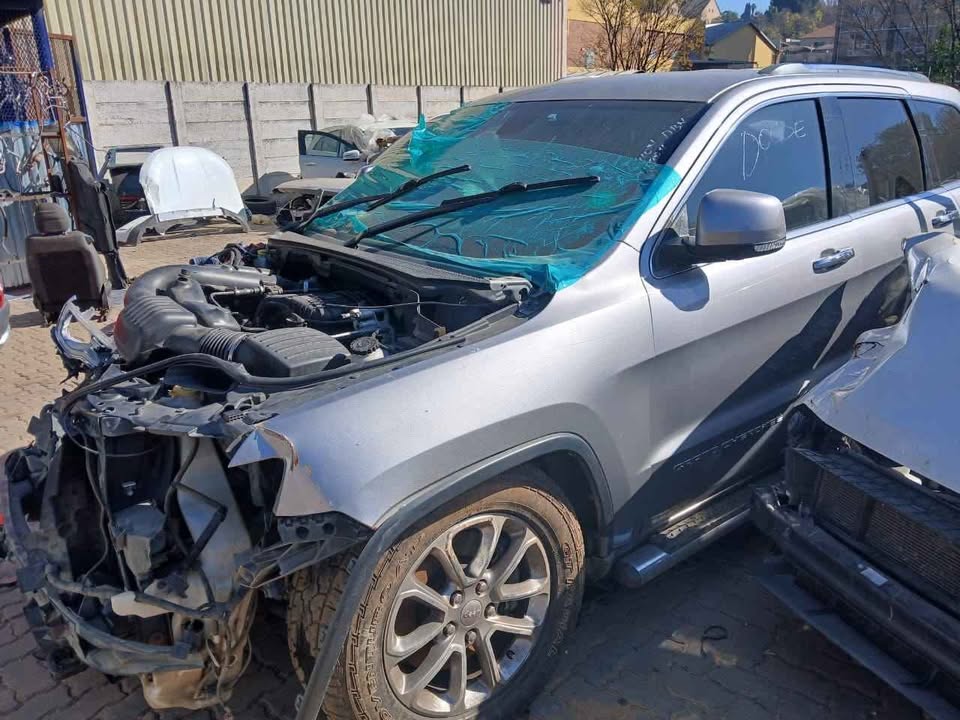 2016 jeep Cherokee 4*4 automatic For spares parts - Private Seller 2016 jeep Cherokee 4*4 automatic For spares parts - Private Seller