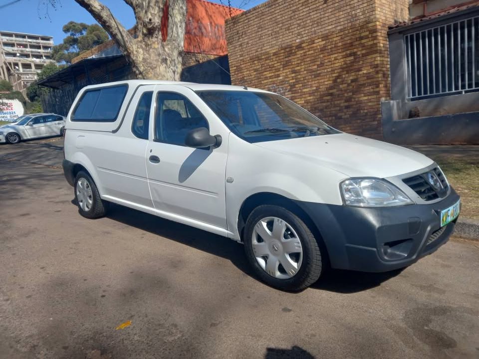 2014 Nissan NP200 1.6 Petrol, Manual, White, Has Canopy 72000km