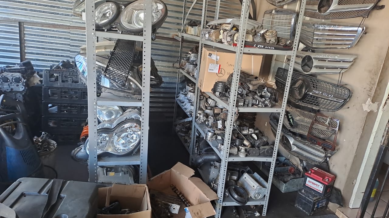 Engine mounting and bonnet grills and throttle body and head lights - Private Seller