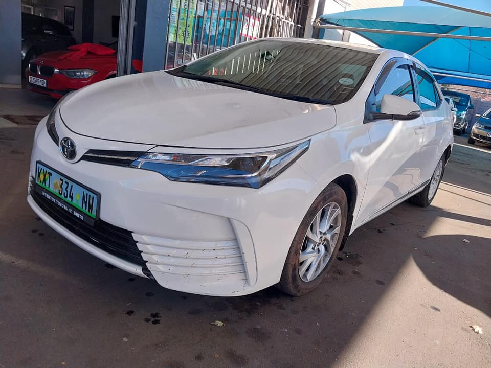 2023 TOYOTA COROLLA PRESTIGE 1.8 22 000KM WHITE COLOR AUTOMATIC PETROL