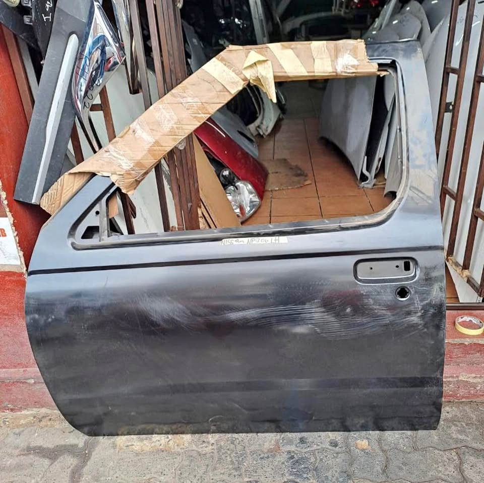 Nissan NP300 door - Private Seller Nissan NP300 door - Private Seller