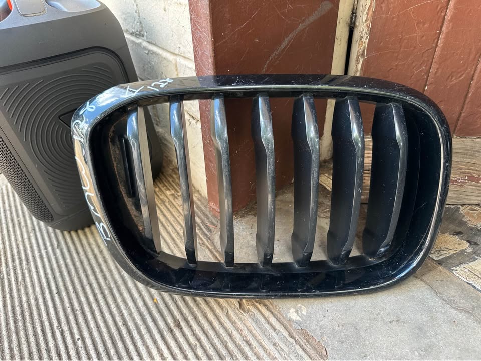 BMW 2018 - 2020 G01 G02 x3 x4 right kidney grille - Private Seller BMW 2018 - 2020 G01 G02 x3 x4 right kidney grille - Private Seller
