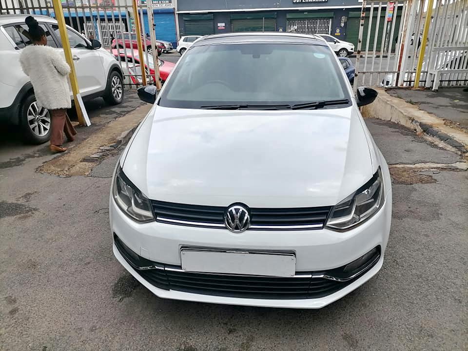 2015 Volkswagen polo 1.2 TSI Sunroof High line leather interior