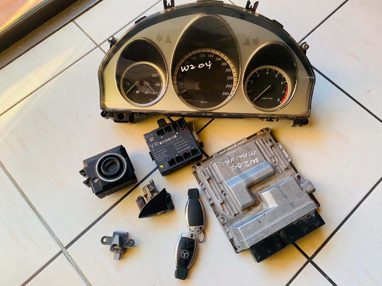 2010 mercedes Benz w204 manual lockset - Private Seller 2010 mercedes Benz w204 manual lockset - Private Seller