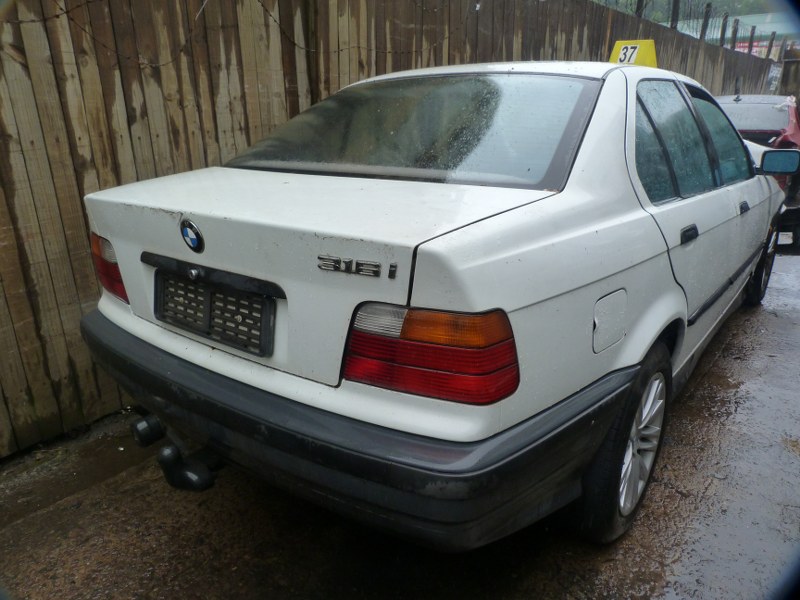 BMW 316i E46 AT White - 1994 STRIPPING FOR SPARES - Private Seller BMW 316i E46 AT White - 1994 STRIPPING FOR SPARES - Private Seller