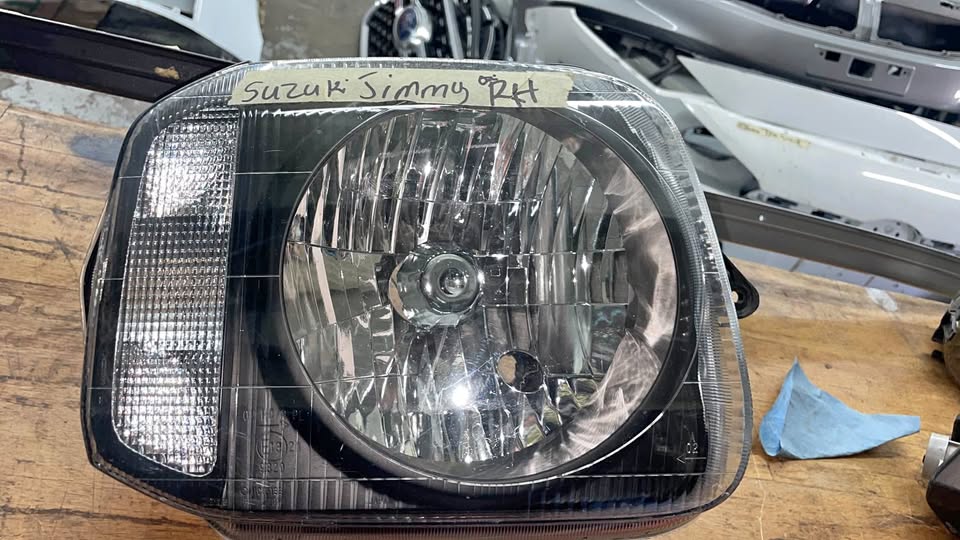 Suzuki Jimny headlight - Private Seller Suzuki Jimny headlight - Private Seller