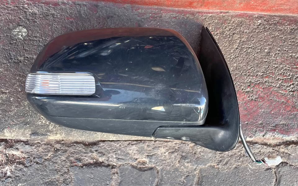 Toyota Hilux D4D side mirror - Private Seller Toyota Hilux D4D side mirror - Private Seller