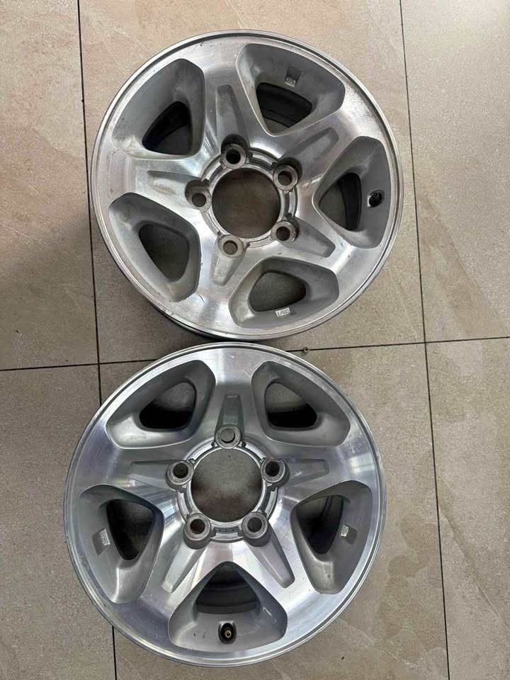 Toyota land cruiser 16 inch negs - Private Seller Toyota land cruiser 16 inch negs - Private Seller
