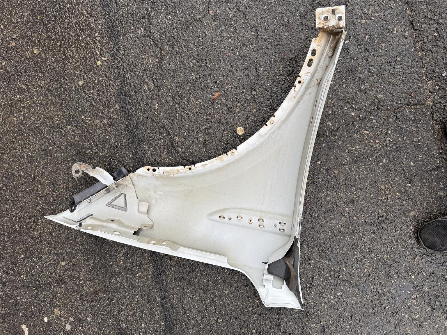 Jaguar E-pace Left Hand Side Fender - Private Seller Jaguar E-pace Left Hand Side Fender - Private Seller