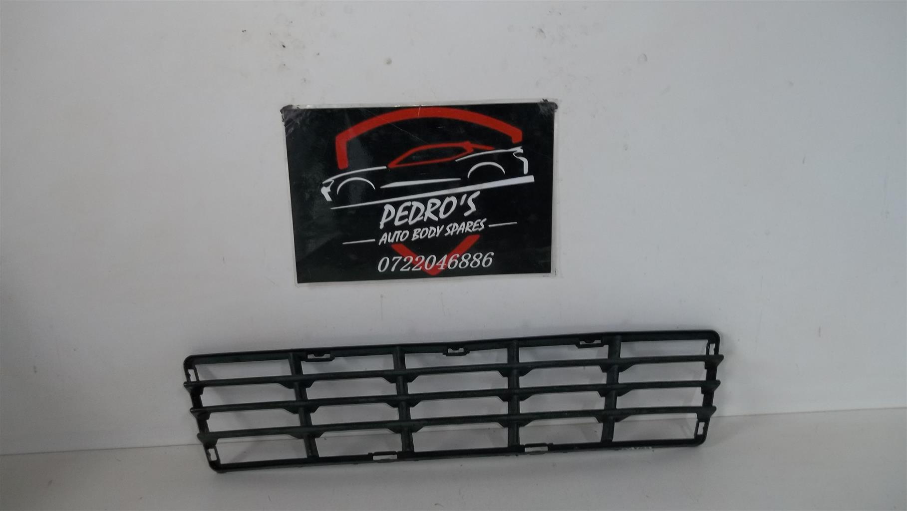 Volvo V50 front bumper lower grille - Private Seller Volvo V50 front bumper lower grille - Private Seller
