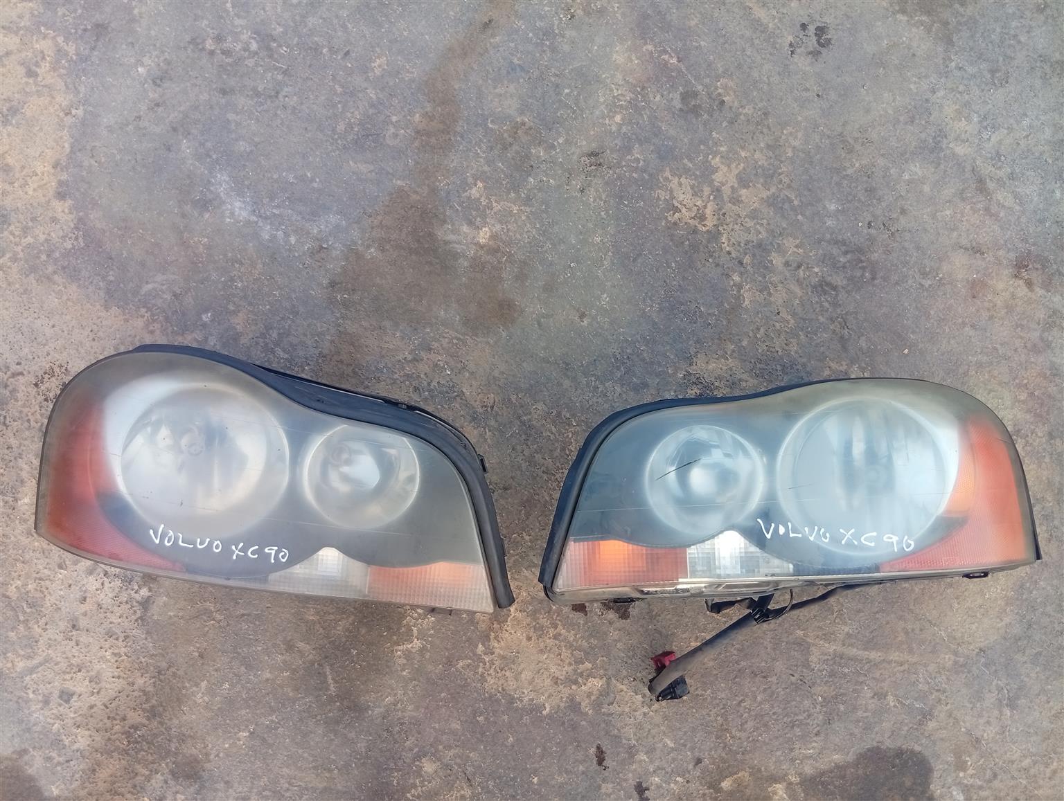 2003-2011 Volvo XC90 halogen left and right headlamp - Private Seller