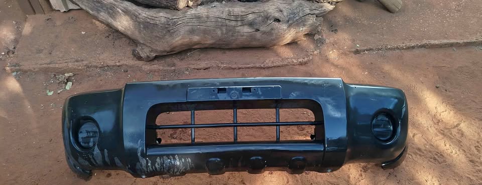 ORIGINAL GENUINE NISSAN NP 300 FRONT BUMPER