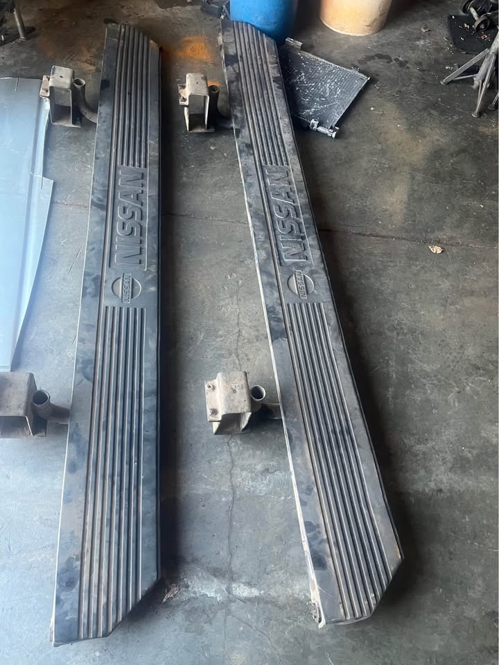 Nissan Sani side steps - Private Seller