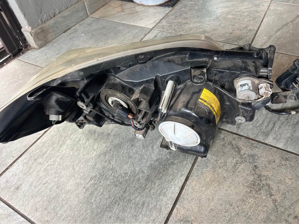 Toyota prado 150 Original headlight available - Private Seller
