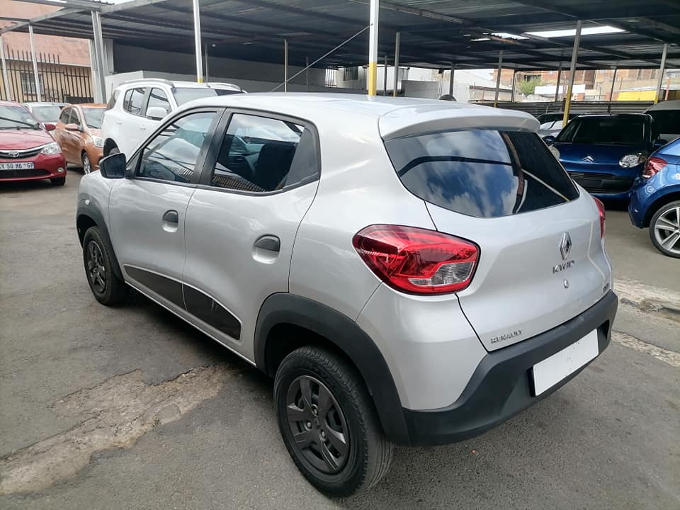 2018 Renault Kwid 1.0 Automatic Service book