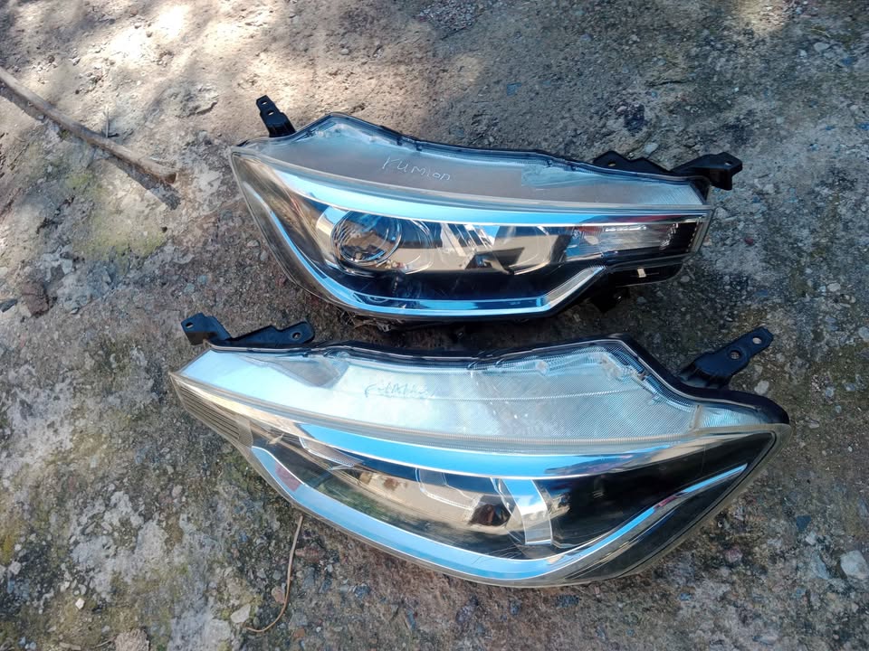 Suzuki Ertiga headlight - Private Seller Suzuki Ertiga headlight - Private Seller