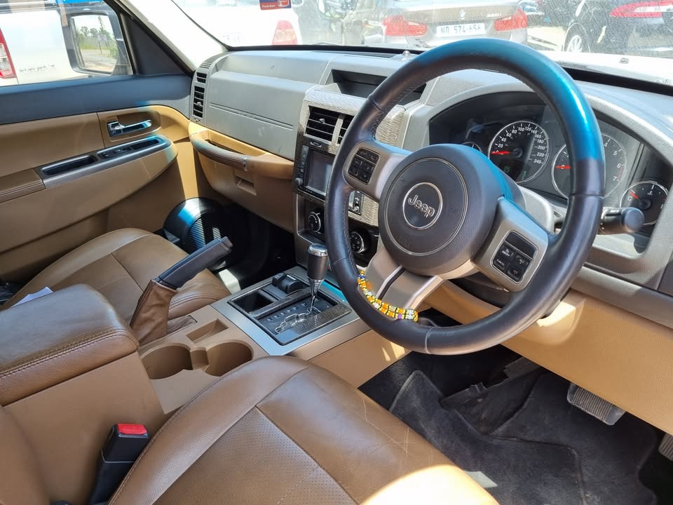 2013 JEEP CHEROKEE 3.7 V6 STRIPPING AS SPARES