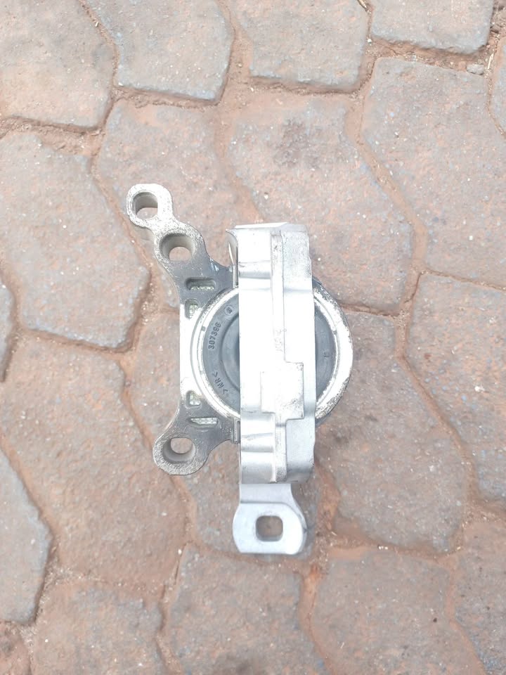 Ford Escape Engine Mounting for Sale - Private Seller Ford Escape Engine Mounting for Sale - Private Seller