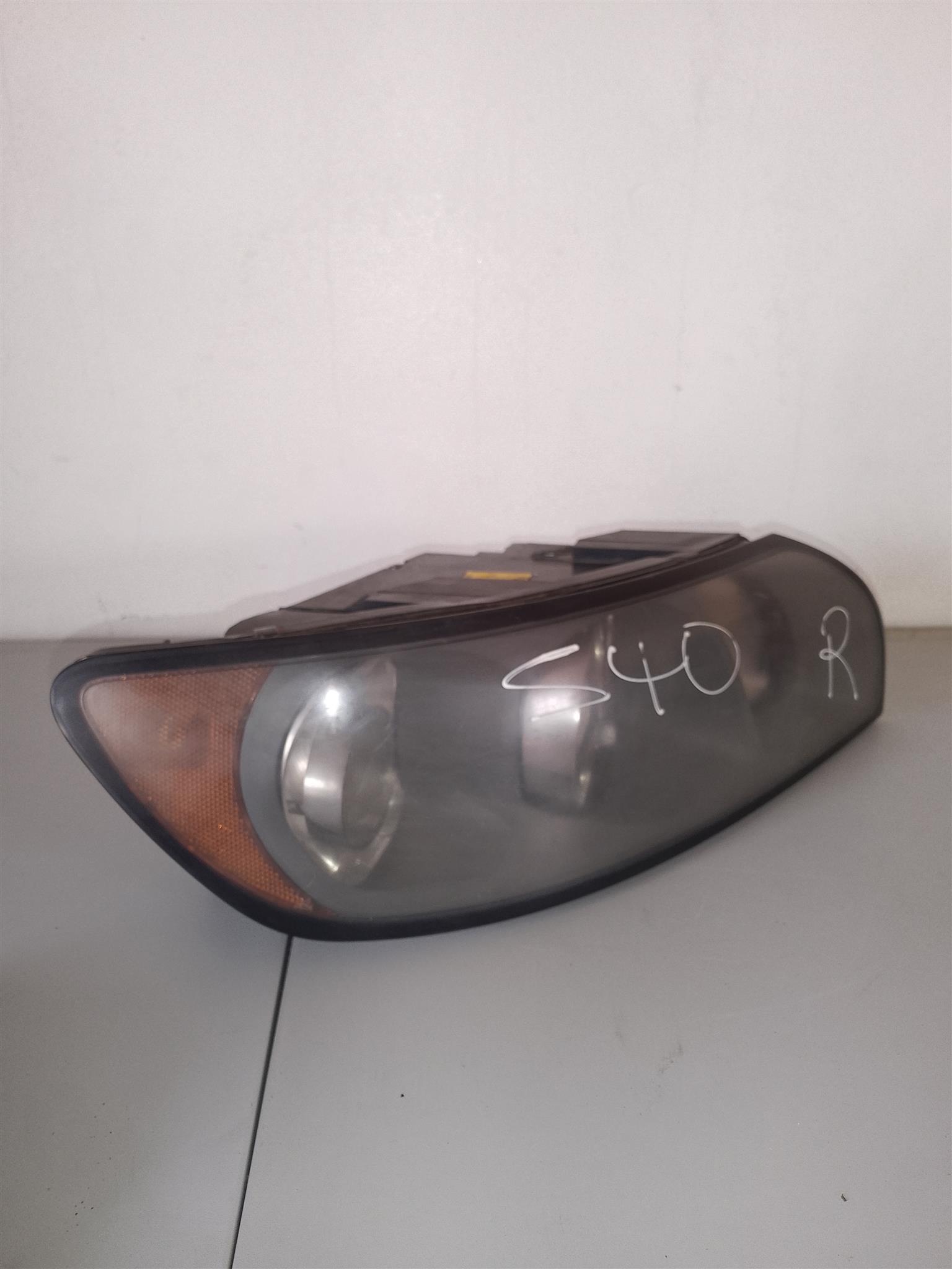 VOLVO S40 RIGHT LIGHT FOR SALE (DELIVERY AVAILABLE NATION WIDE) - Private Seller VOLVO S40 RIGHT LIGHT FOR SALE (DELIVERY AVAILABLE NATION WIDE) - Private Seller