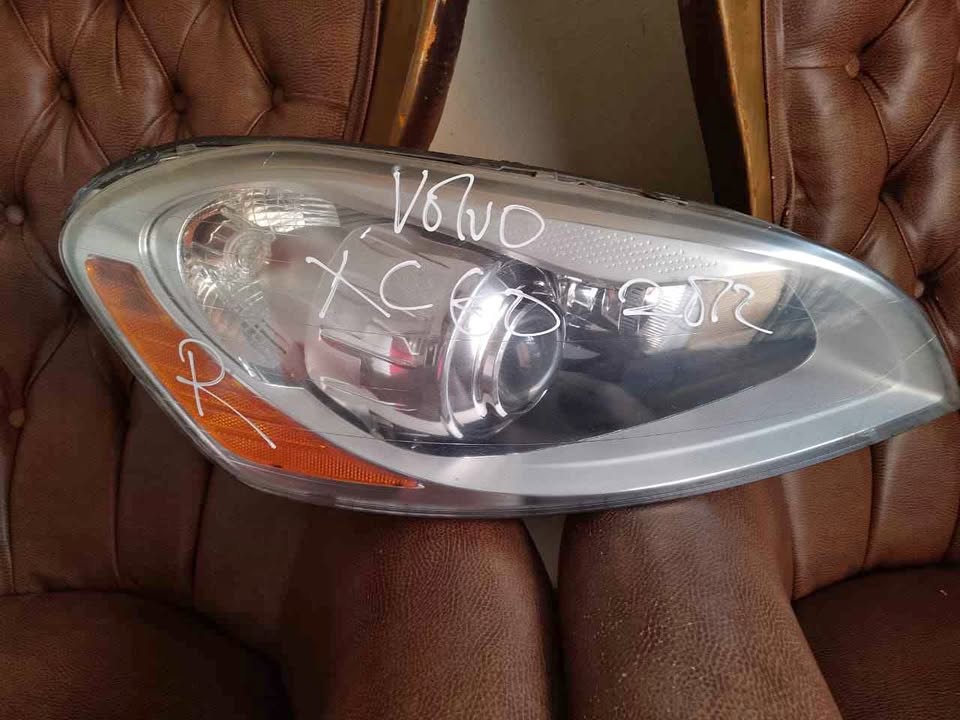 Volvo XC60 2012 RIGHT XENON headlight For sale - Private Seller Volvo XC60 2012 RIGHT XENON headlight For sale - Private Seller