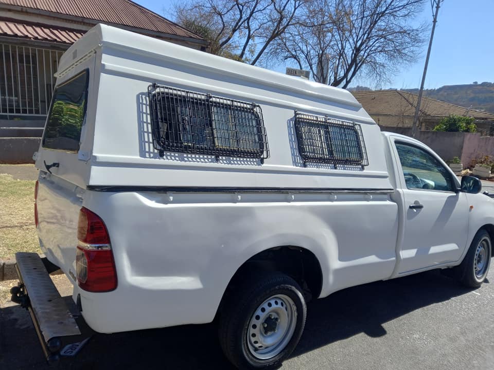 2013 TOYOTA HILUX SINGLE CAB 2.0 VVT.I PETROL, MANUAL, WHITE COLOR, MILEAGE 92000KM, CANOPY