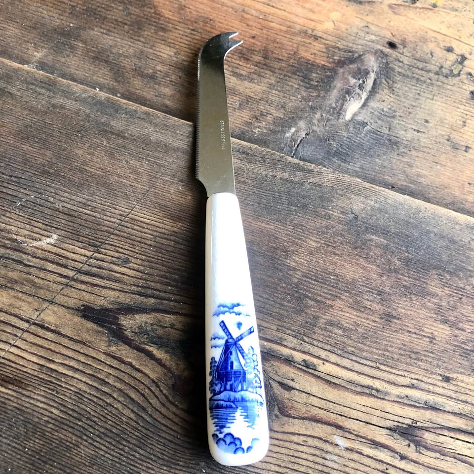 Elesva Holland Delft Blue Cheese Knife – Windmill Motif