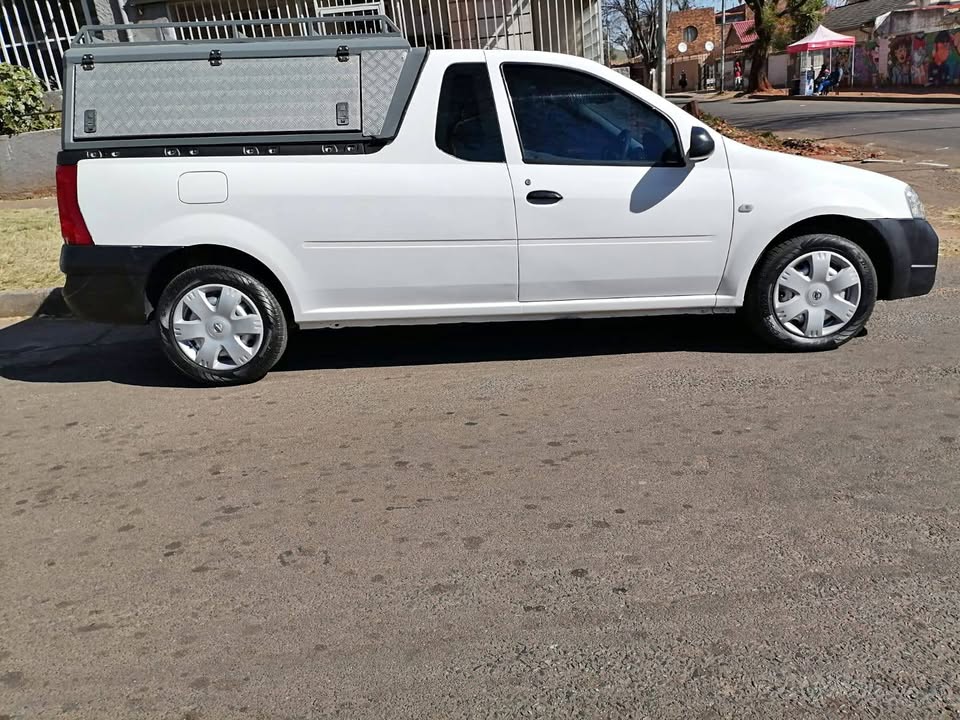 2016 NISSAN NP200 BAKKIE 1.6 WITH CANOPY IN EXCELLENT CONDITION