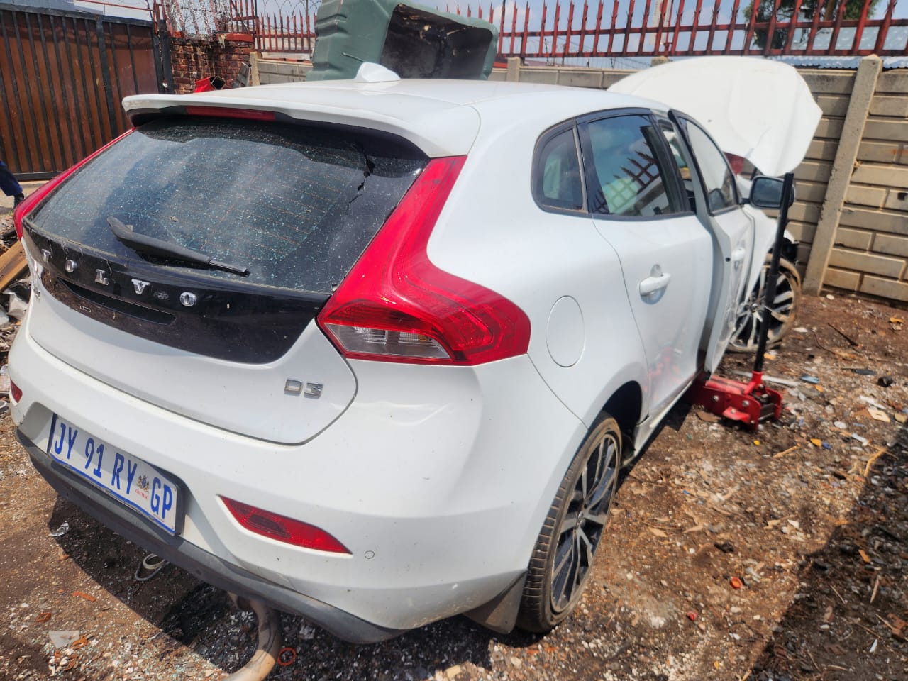 volvo V40 D3 automatic for stripping