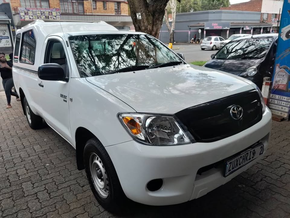 2005 TOYOTA HILUX 2.7 VVTI SINGLE CAB MANUAL WITH CANOPY