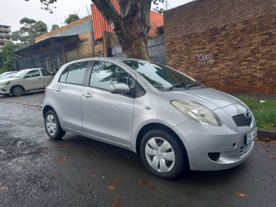 2008 TOYOTA YARIS 1.4 HATCHBACK,   SILVER COLOR, 98000KM,