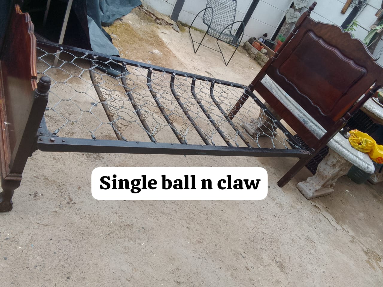 Vintage single bed with bal n claw headboards IN great condition Vintage single bed with bal n claw headboards IN great condition