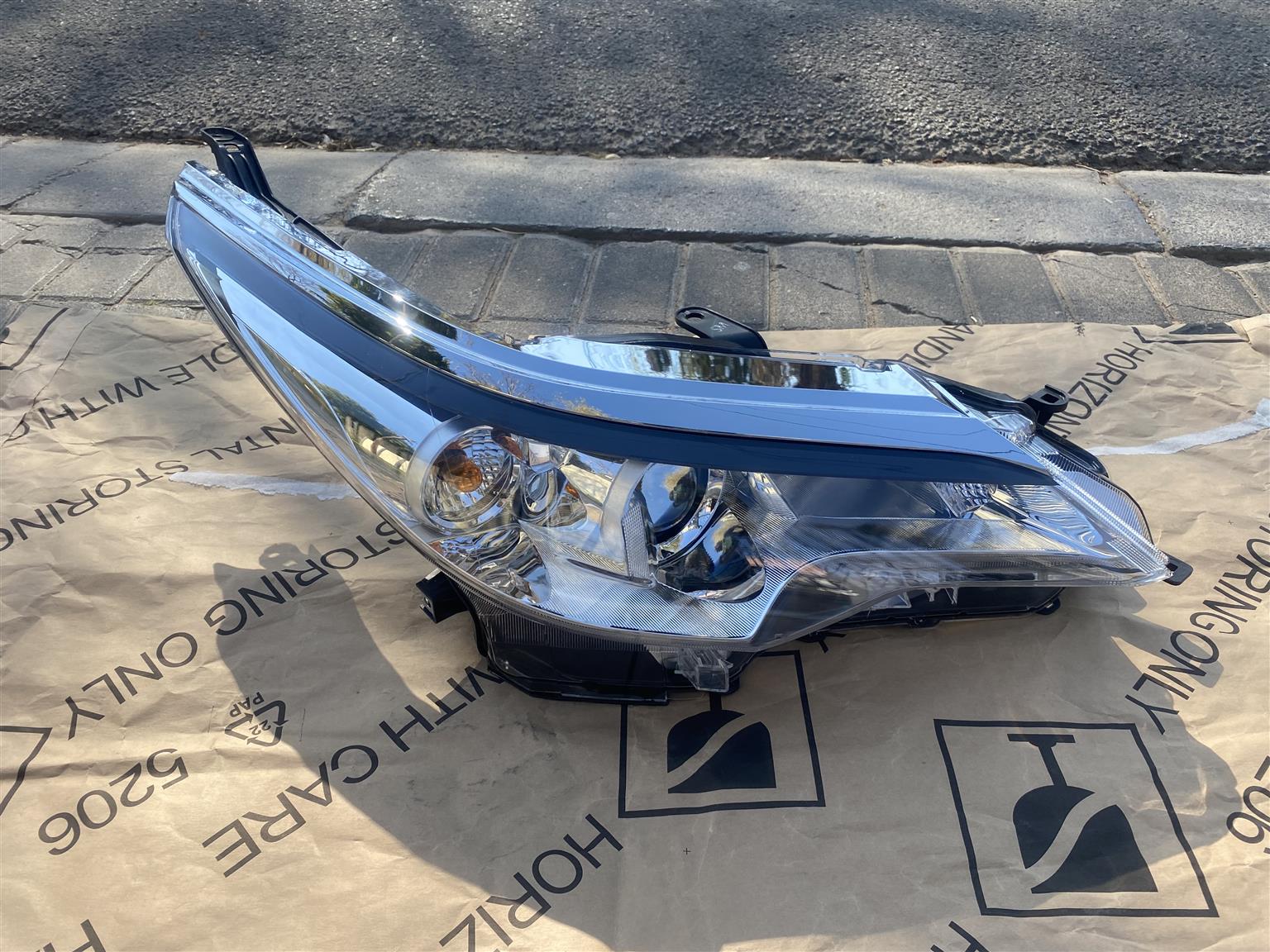 2018 TOYOTA FORTUNER GD-6 HALOGEN HEADLIGHT RIGHT SIDE FOR SALE