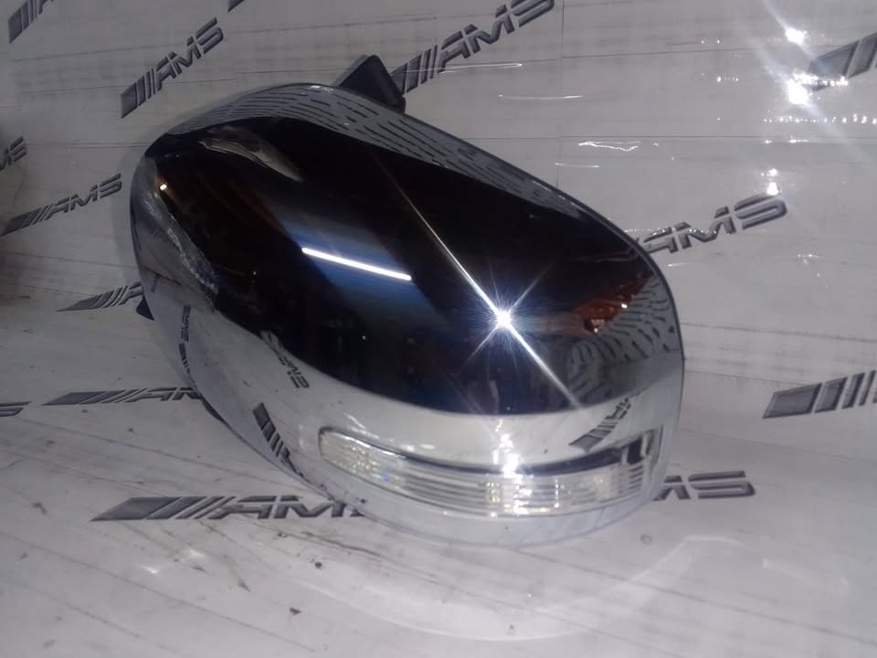 Mitsubishi Triton Left-Hand Door Mirror with Integrated Indicators - Private Seller Mitsubishi Triton Left-Hand Door Mirror with Integrated Indicators - Private Seller