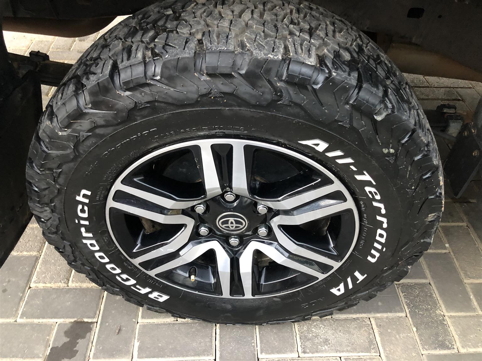 Used 2023 Toyota Hilux 2.4GD-6 double cab 4x4 Raider auto - Private Seller Used 2023 Toyota Hilux 2.4GD-6 double cab 4x4 Raider auto - Private Seller