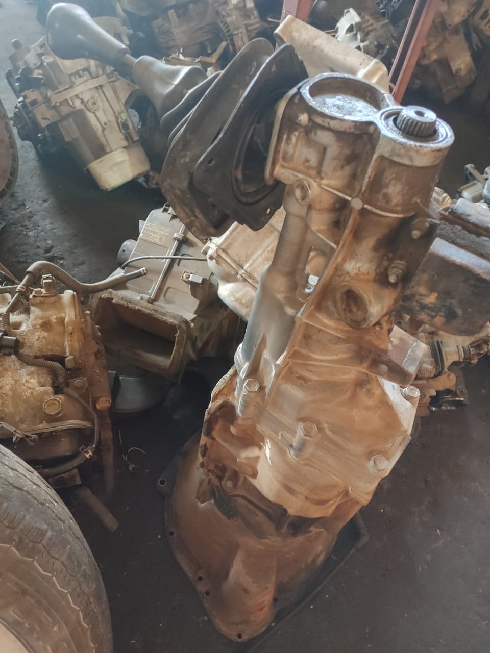 GEARBOX FORD 2 LT 5 SPEED FOR SALE