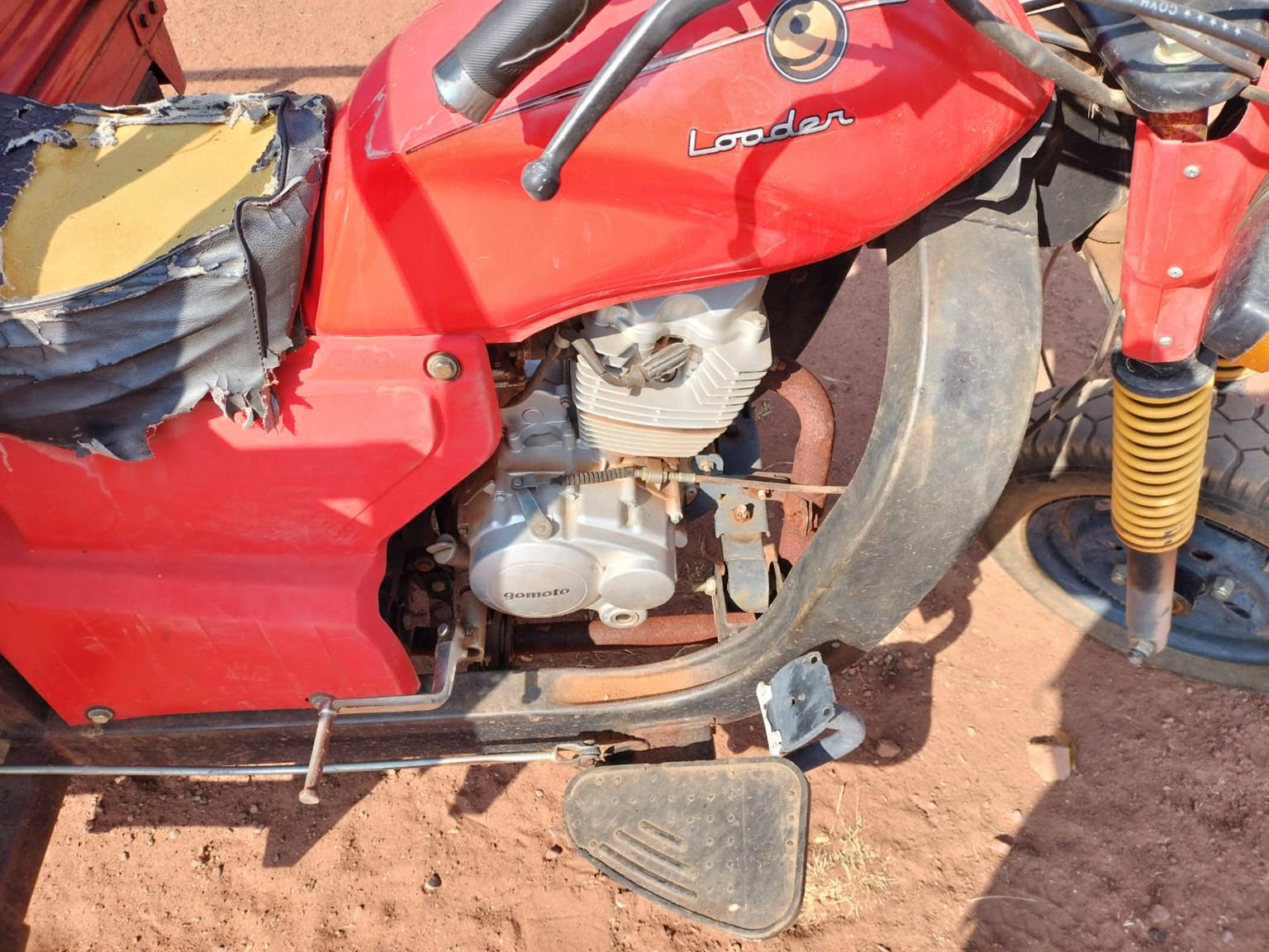 Gomoto 200cc loader 3 wheeler bakkie/bike - Private Seller Gomoto 200cc loader 3 wheeler bakkie/bike - Private Seller