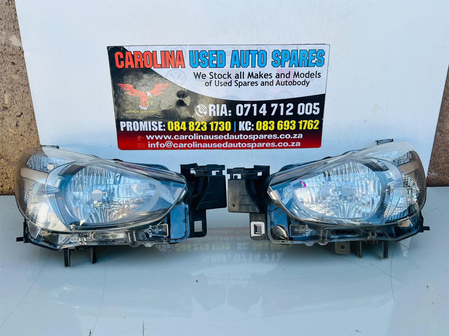 Mazda 2 left and right side headlight (2014-2019) - Private Seller Mazda 2 left and right side headlight (2014-2019) - Private Seller