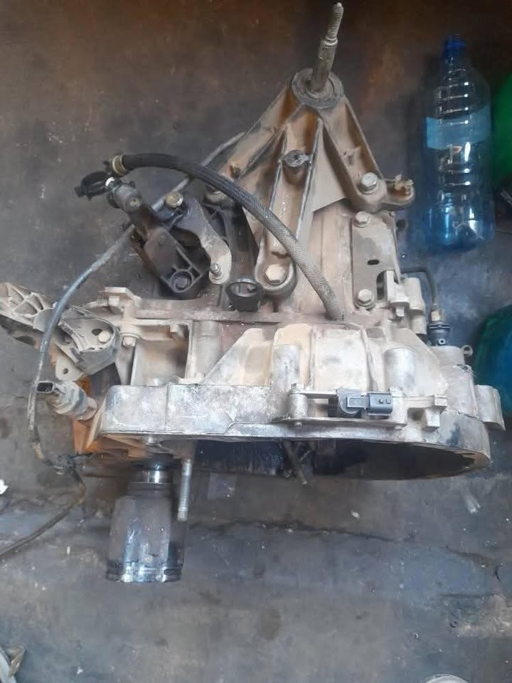 NISSAN NP200 1.6 GEARBOX AVAILABLE