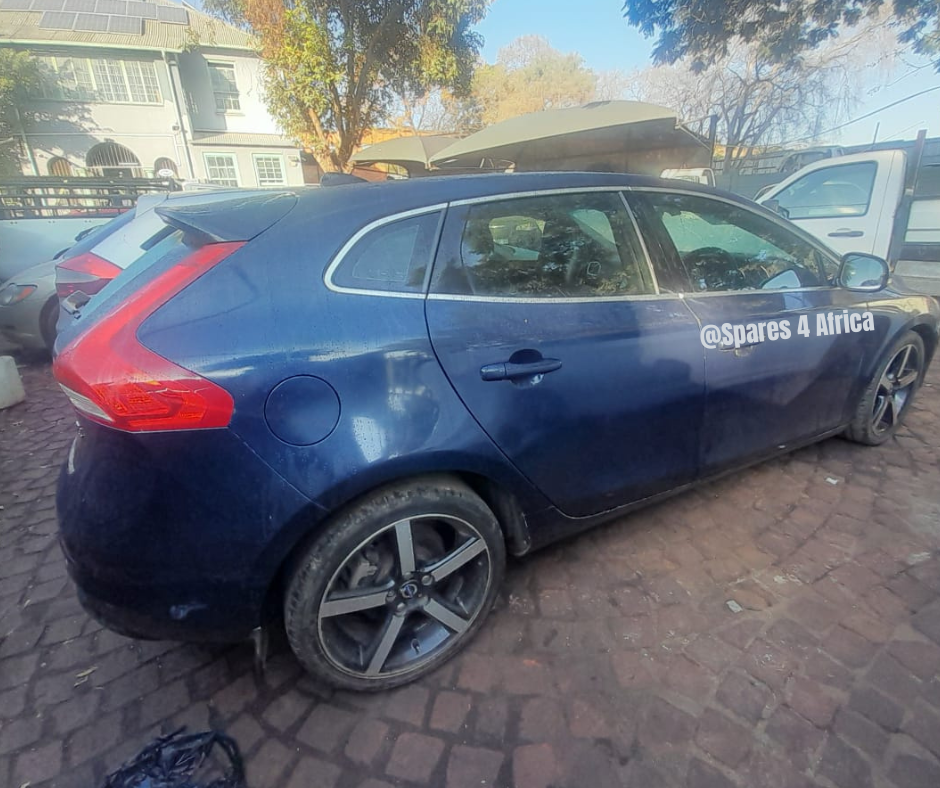 Used 2015 Volvo V40 T4 Excel - Private Seller Used 2015 Volvo V40 T4 Excel - Private Seller