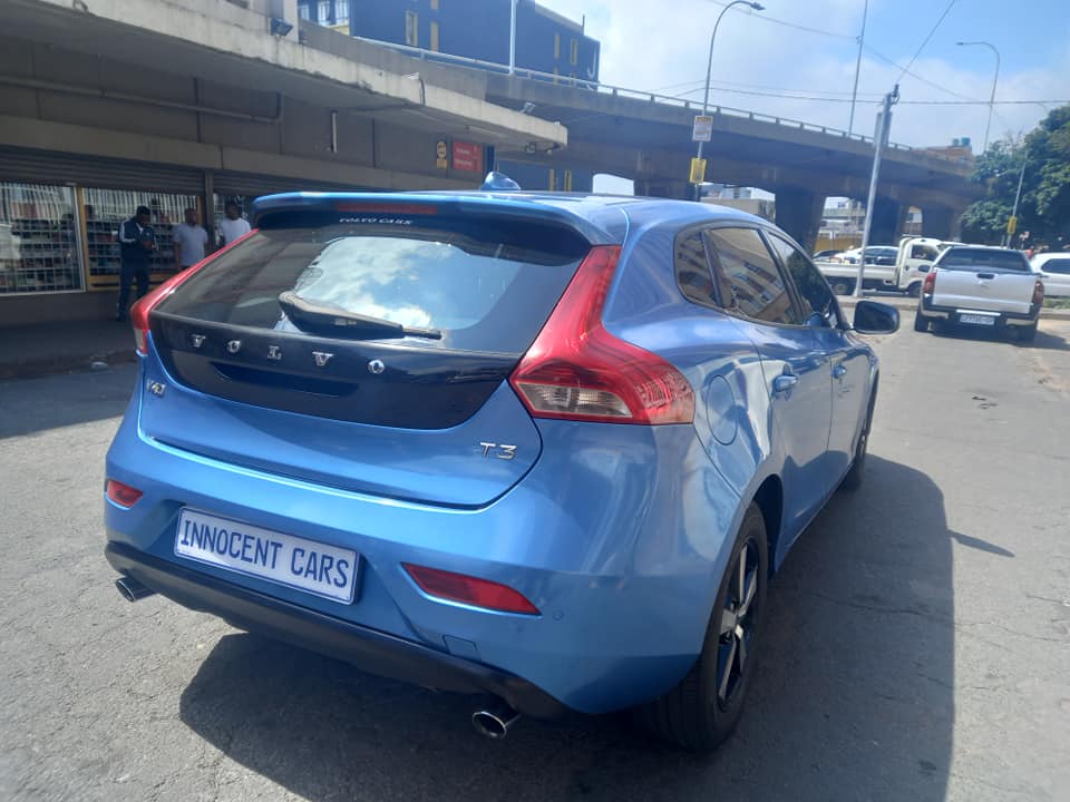 2016 VOLVO V40 T3 2.0 PETROL, MANUAL TRANSMISSION, BLUE COLOUR, MILEAGE 76000KM