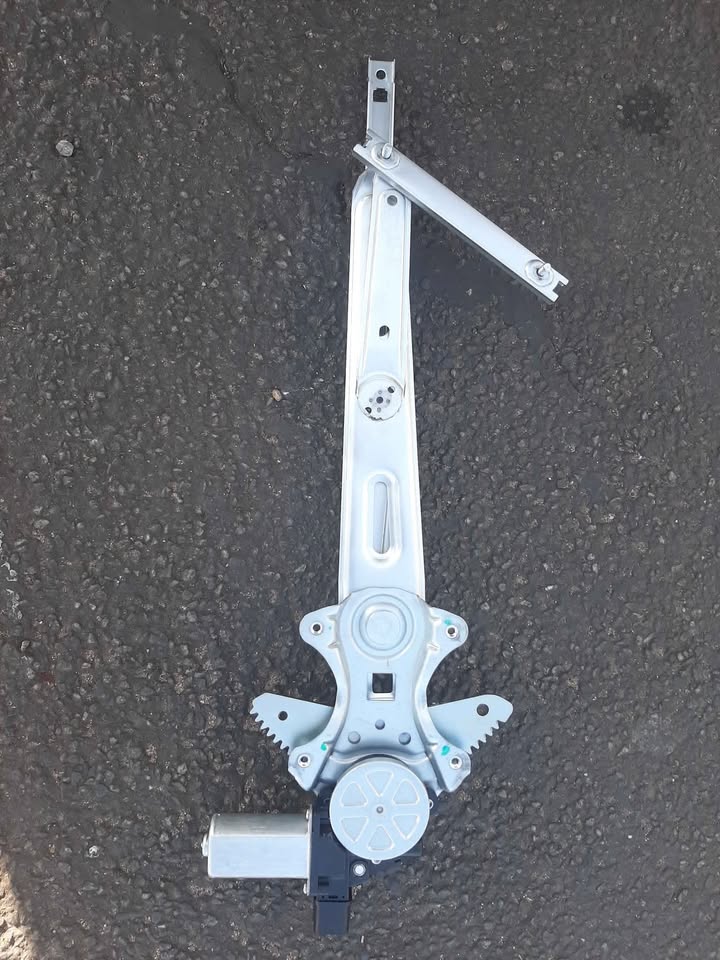 ISUZU ELECTRIC WINDOW MECHANISM 6PIN 2013 UP. BRAND NEW. FOR VARIOUS OTHER CARS TOO - Private Seller